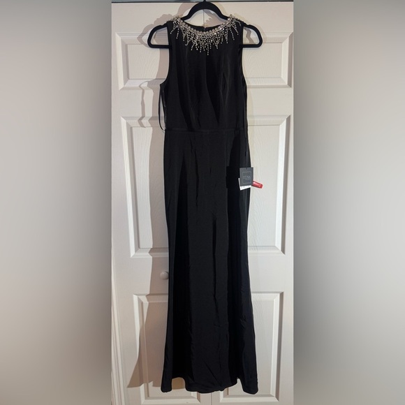 Mac Duggal Fitted Silhouette Gown with Crew Neckline Size 4 Style 26516 - Picture 5 of 8